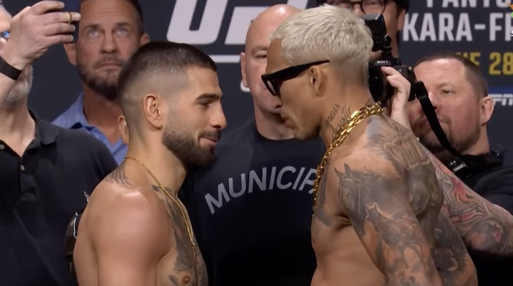 Topuria y Oliveira, cara a cara en el pesaje público del UFC 317.