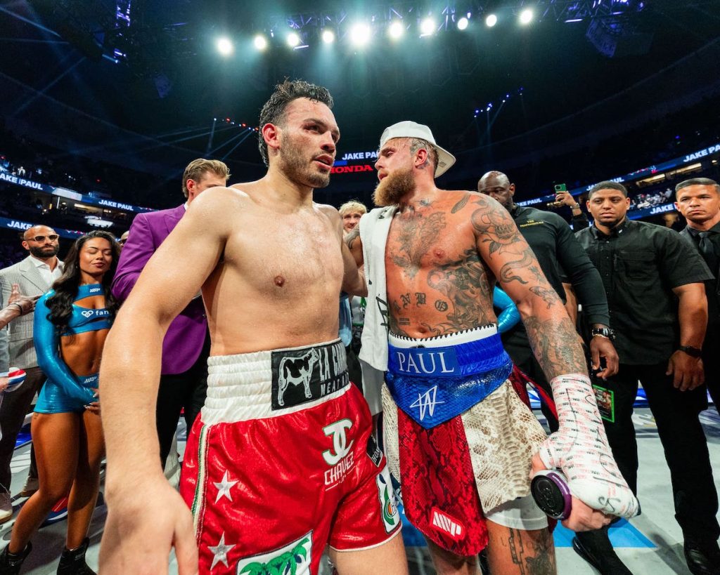Julio César Chávez Jr. y Jake Paul, tras su combate.