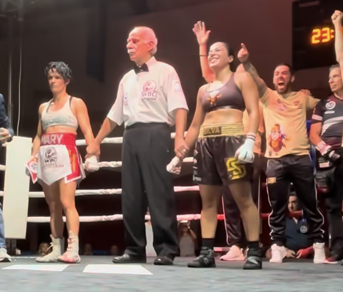 Silva festeja su victoria sobre Mari Romero