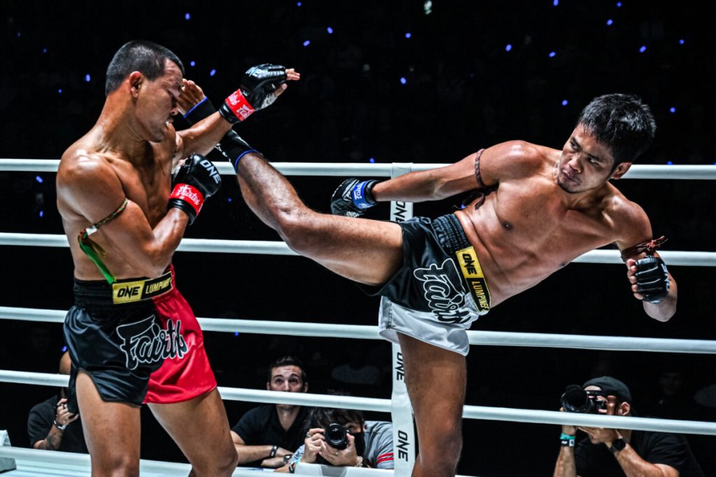 Muangthai golpea a Seksan