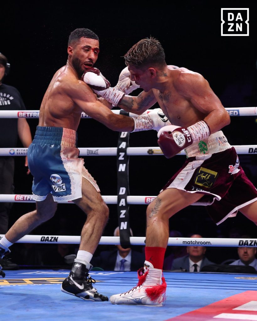 Francisco Rodríguez y Galal Yafai intercambian golpes.