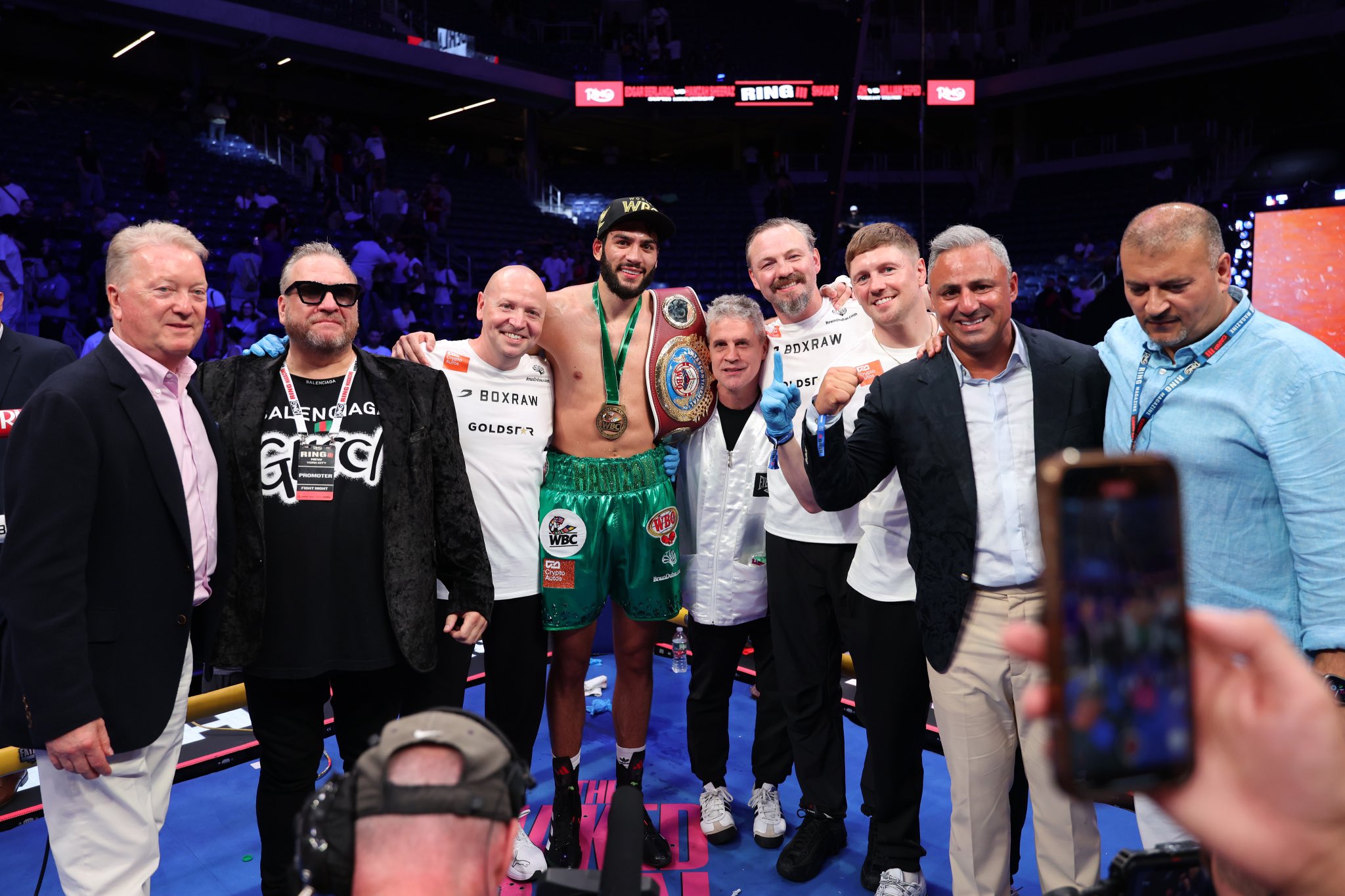 Hamzah Sheeraz y su equipo tras el triunfo ante Berlanga