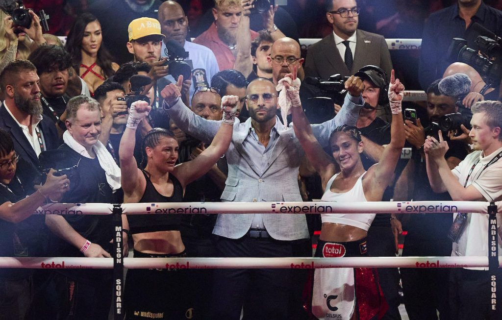 Katie Taylor y Amanda Serrano, tras su tercer combate.