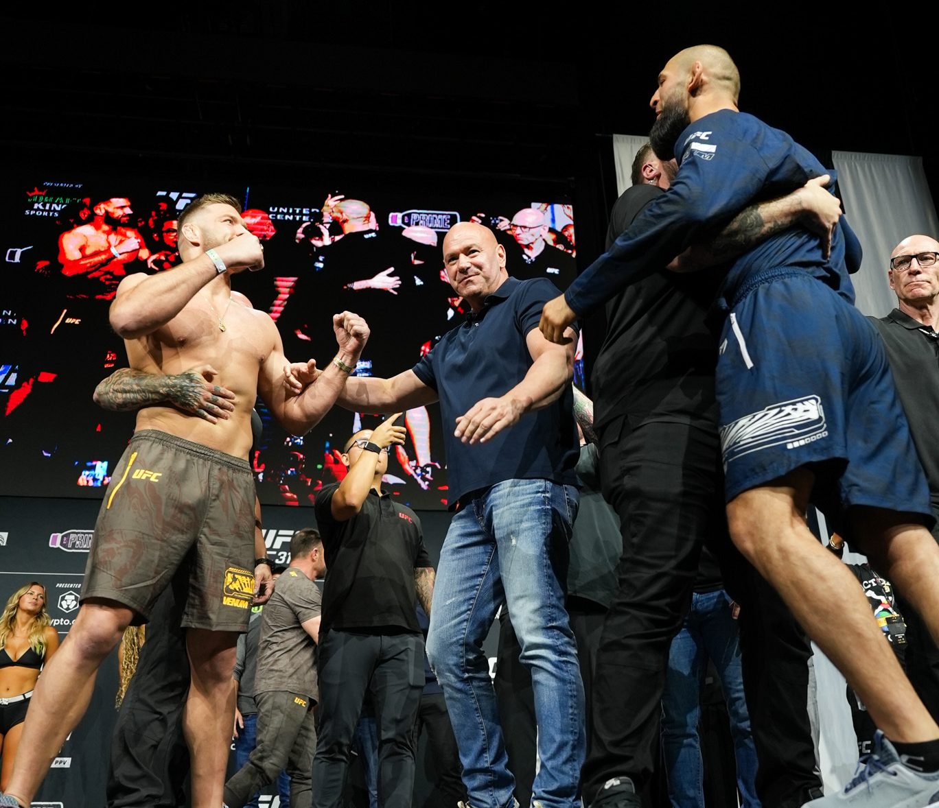 Du Plessis y Chimaev en el pesaje del UFC 319